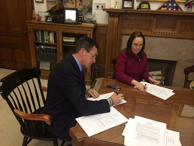 Governor Malloy, joined by Secretary of the State Denise Merrill, signs Executive Order No. 45 banning state-funded travel to states that have enacted legislation to protect religious freedom but do not prohibit discrimination for classes of citizens. The order was written in response to recent developments in Indiana. (March 30, 2015)